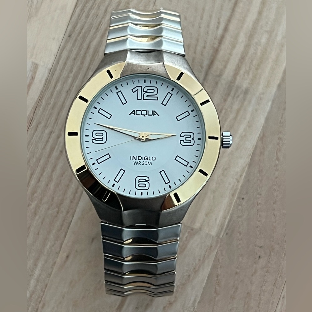 Acqua Men’s Watch Indiglo Vintage Two Tone Stainless Stretch Bracelet White Dial